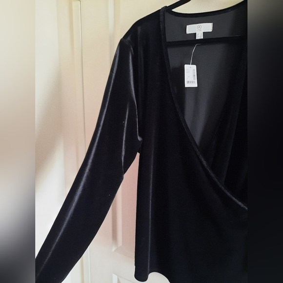 Addition Elle Velvet Wrap Top NWT - Picture 8 of 11
